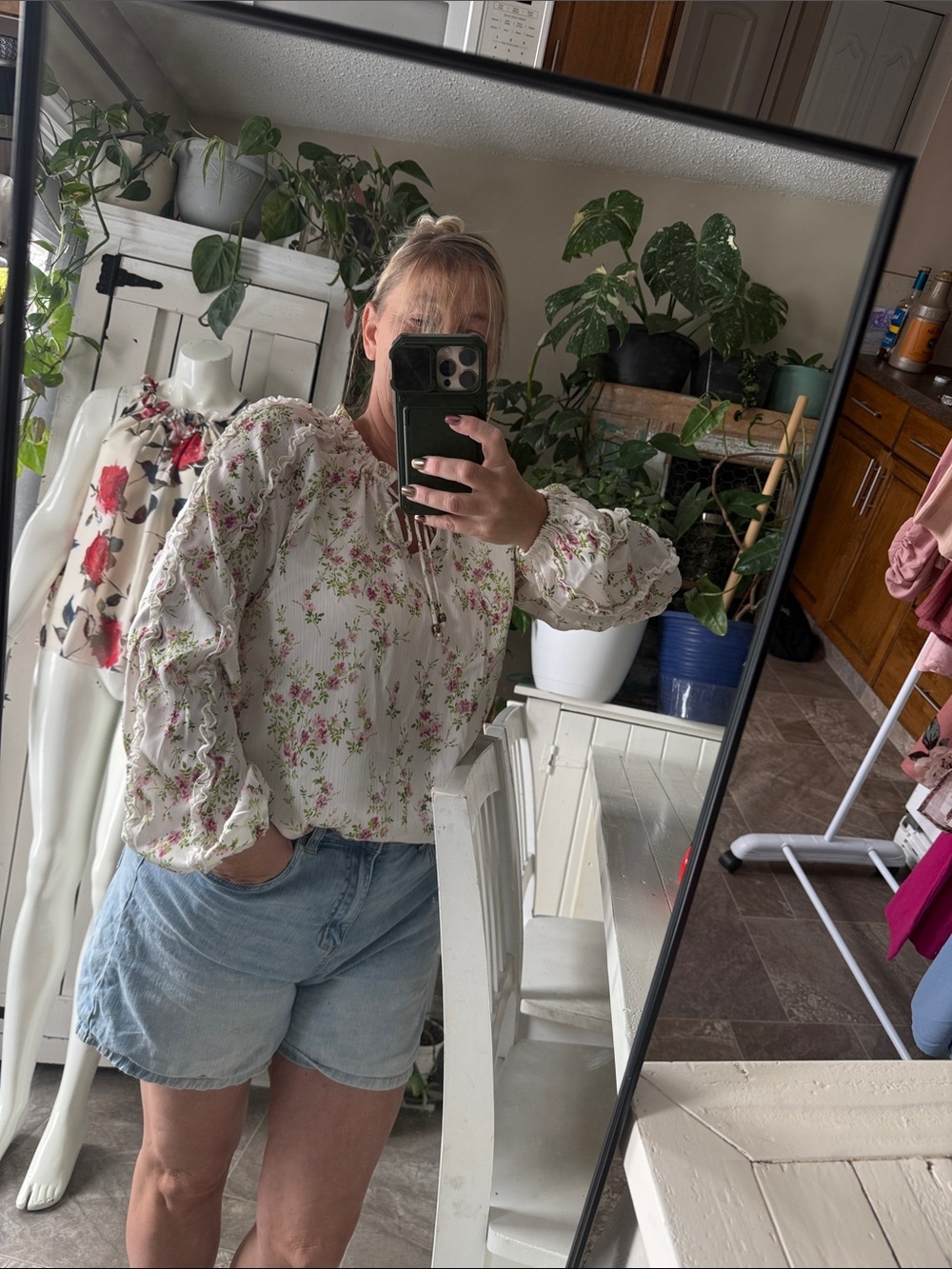 Suzi Shier Floral Ruffle Tie-Neck Blouse - Cream with Pink Floral NWOT